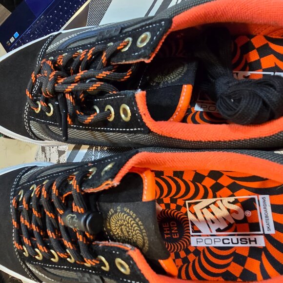 VANS Old Skool Skate Old Skool Spitfire Black/Flame Authentic 100% MENS 10 NEW - Picture 7 of 16